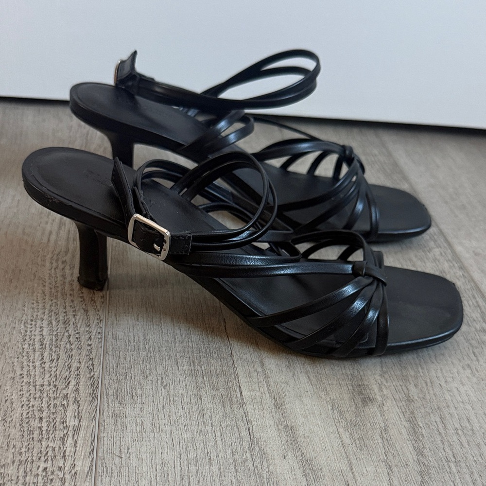 Old Navy Women’s Black Faux Leather Strappy Heel Sandals Sz 8 EUC - Picture 2 of 5